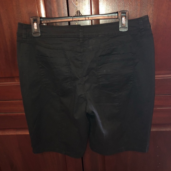 Shorts - Picture 2 of 3